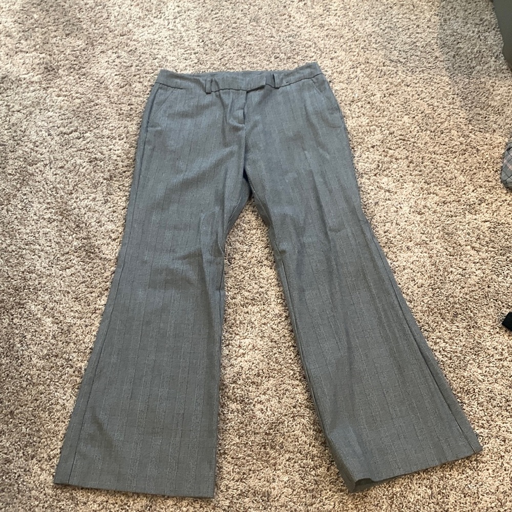 New York and Company size 10p black and white pin striped pants